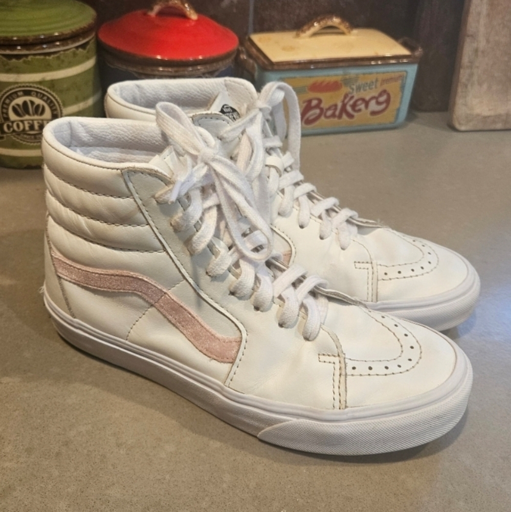 Vans‎ Off The Wall Leather High Top Sneakers. "Unisex" Men's 7, Women's 8.5